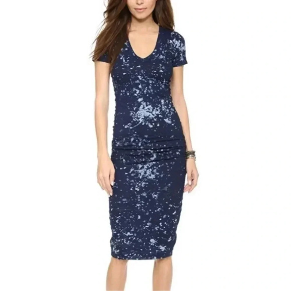 93 Monrow Bleach Splatter V Neck Scrunch T Shirt Dress - Picture 1 of 6